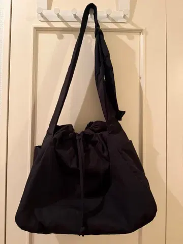 [ 미사용 ] UNIQLO C 소프트 퍼피 숄더백 블랙