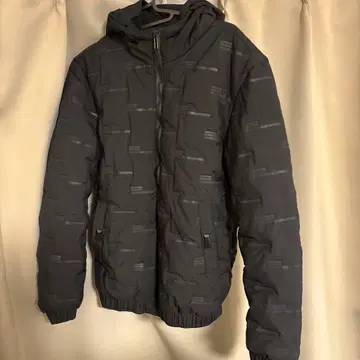 블랙 패턴 다운 자켓