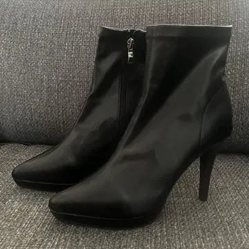 블랙 숏부츠 하이힐 지퍼 포함