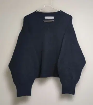 네이비 V넥 벌룬 슬리브 스웨터