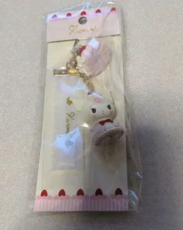 쿠로미 딸기 휘핑 케이크 키링 산리오