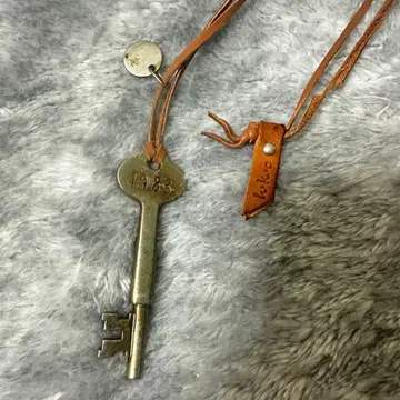 Hawk Company k.k.c 1983 key necklace