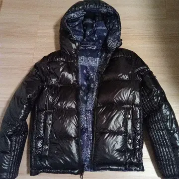 TATRAS 블랙 반다나 리버서블 다운 자켓 후드 부착