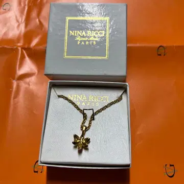 NINA RICCI 나비 목걸이
