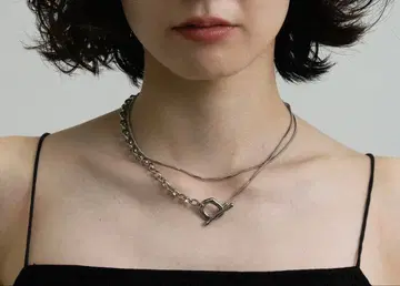 FLORES 롱 만텔 목걸이 티타늄 소재 Y자 목걸이