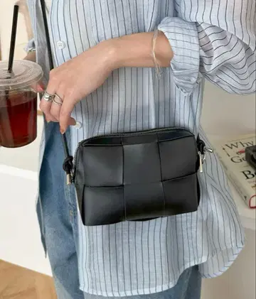 DISCOAT 디스코트 메쉬 편직 미니 숄더백 블랙