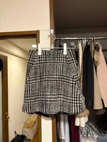 스트로베리 필드 울 100% 스커트