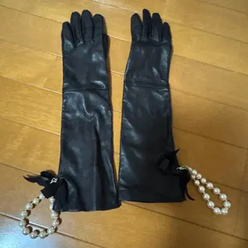 가죽 롱 그로브 펄 장식 다크 브라운