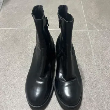 블랙 지퍼 부츠 펄 장식