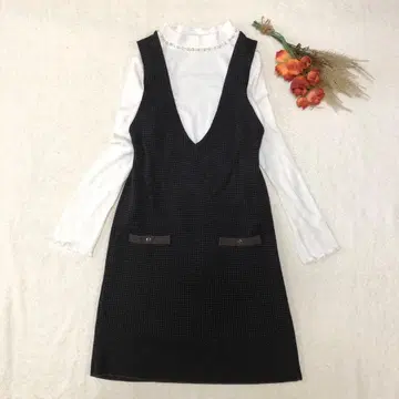 UNTITLED 니트 V넥 오버롤 스커트 밑단 절개 편직 [ M ]