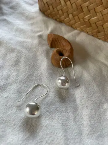 카렌 실버 펄형 흔들리지 않는 링 귀걸이