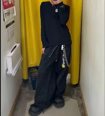 COZYWORLDWIDE CZ RHINESTONE WASHED JEANS