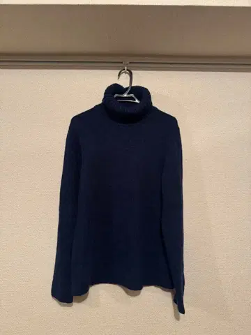 타미힐피거 네이비 터틀넥 스웨터