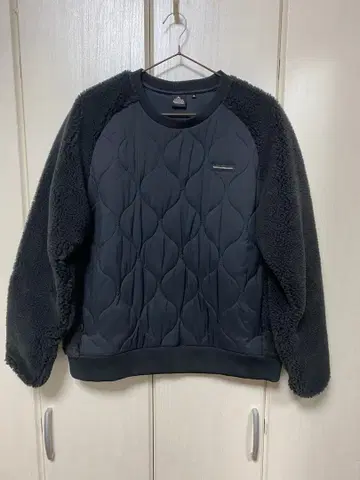 [ 새상품 ] 타라스불바 퀼트 보아 플리스 풀오버 블랙