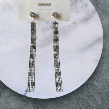 새상품 SIGONGGAN 스터드x흔들리는 반짝임 롱 어레인지 귀걸이