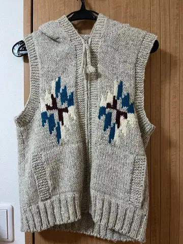 후드 부착 니트 베스트