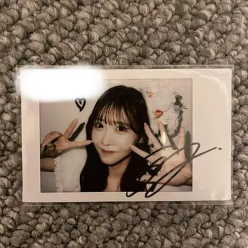 사쿠라이 유이 생탄 폴라로이드 사인 온특