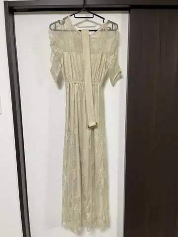 벨트 부착 레이스 원피스