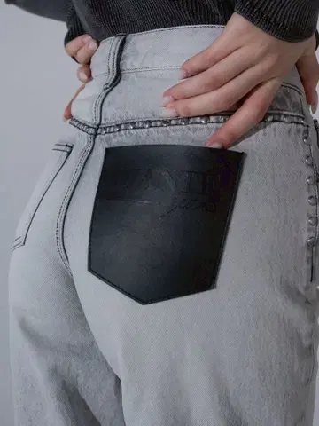 RIVET DESIGN LOOSE DENIM