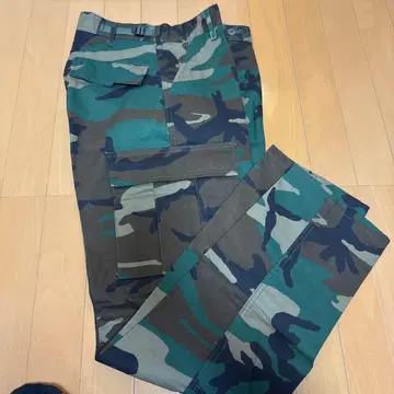 카모플라쥬 카고 팬츠 포켓 부착