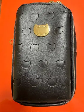 츠모리치사토 35주년 기념 룩북 스마트폰 숄더백