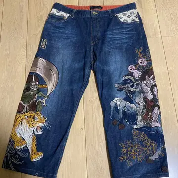 자수 디자인 다크 블루 데님 팬츠