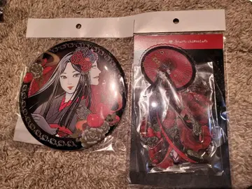 이토 준지 산리오 캐릭터즈 기모노 토미에 아크릴 스탠드 BIG 캔뱃지