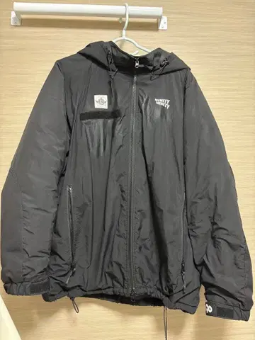 9090 블랙 다운 자켓 M 사이즈