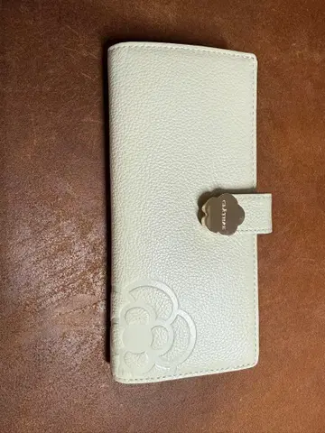 CLATHAS(클레이서스) 아이보리 가죽 접이식 지갑 꽃 모티브