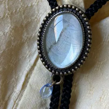 오오미즈아오의 루프 타이