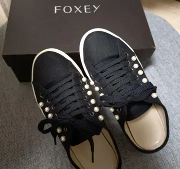 FOXEY 스니커즈