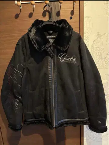 GOTCHA 블랙 퍼 부착 자켓 L