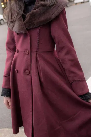 axes femme 퍼 롱 코트 더블 버튼 백 레이스업 리본