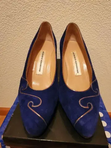 MIROKO KOSHINO 네이비 스웨이드 펌프스