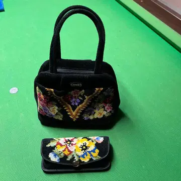 꽃무늬 자수 핸드백과 클러치 세트