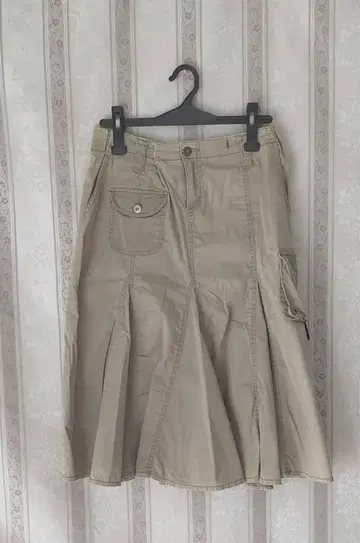 Plume 베이지 플레어 스커트