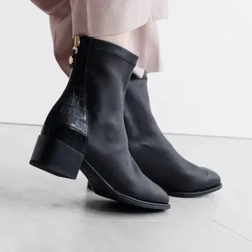 새상품 히미코 HIMIKO 엠보 콤비 스트레치 부츠 24cm 블랙