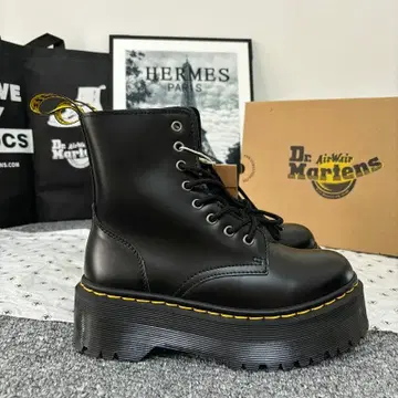새상품 Dr. Martens 8홀 하이컷 부츠 사이드 지퍼 통굽