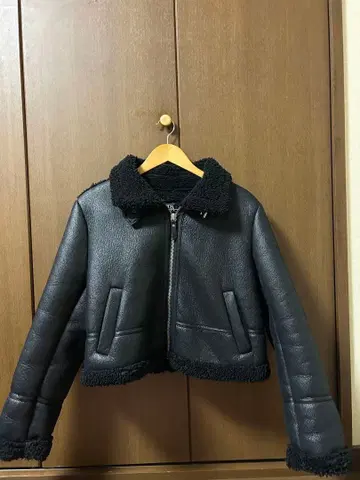 ZARA 보아 트리밍 블랙 숏 자켓