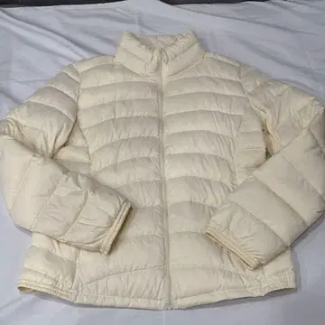 유니클로 다운 자켓 화이트 L 사이즈