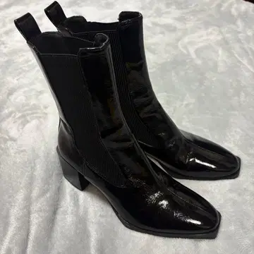 새상품급 ZARA 에나멜 사이드 고어 부츠 청키힐 블랙