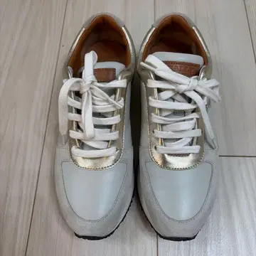 BALLY 화이트 스니커즈