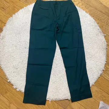 다크 그린 슬랙스 백 포켓 부착