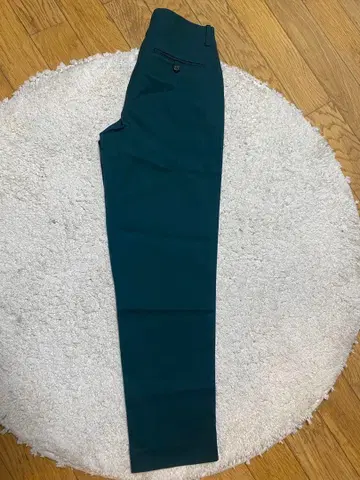 다크 그린 슬랙스 백 포켓 부착