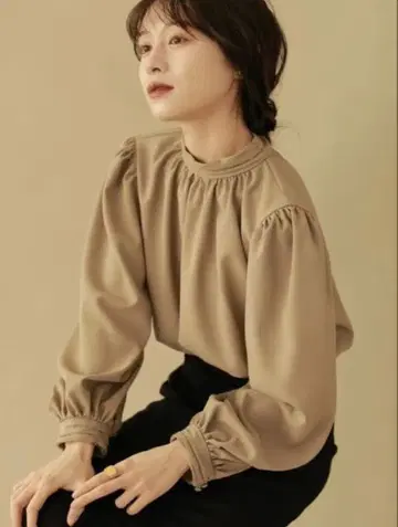 볼륨 개더 블라우스 L'Or 카지마리