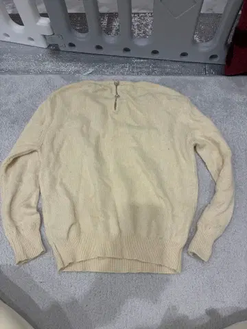 Rirandture 크림색 니트 스웨터
