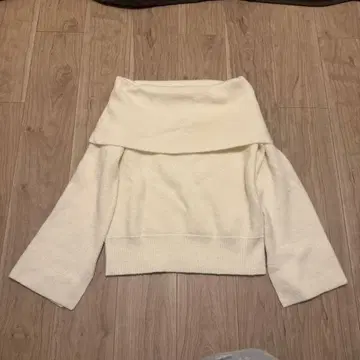 새상품급 라그나문 오프숄더 니트