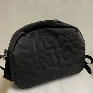 [컨디션 최상] 마리콴트 데이지 랜덤 퀼트 숄더