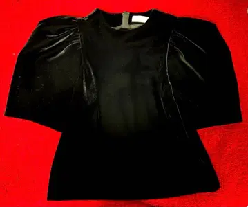 Heve 블랙 퍼프 슬리브 상의 미사용 새상품 택 포함