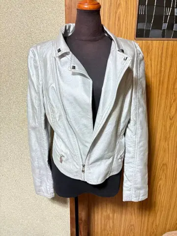 실버 가죽 자켓